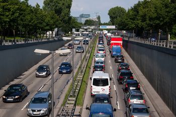 Autos im Stau Foto: Stefan Schweihofer Pixabay