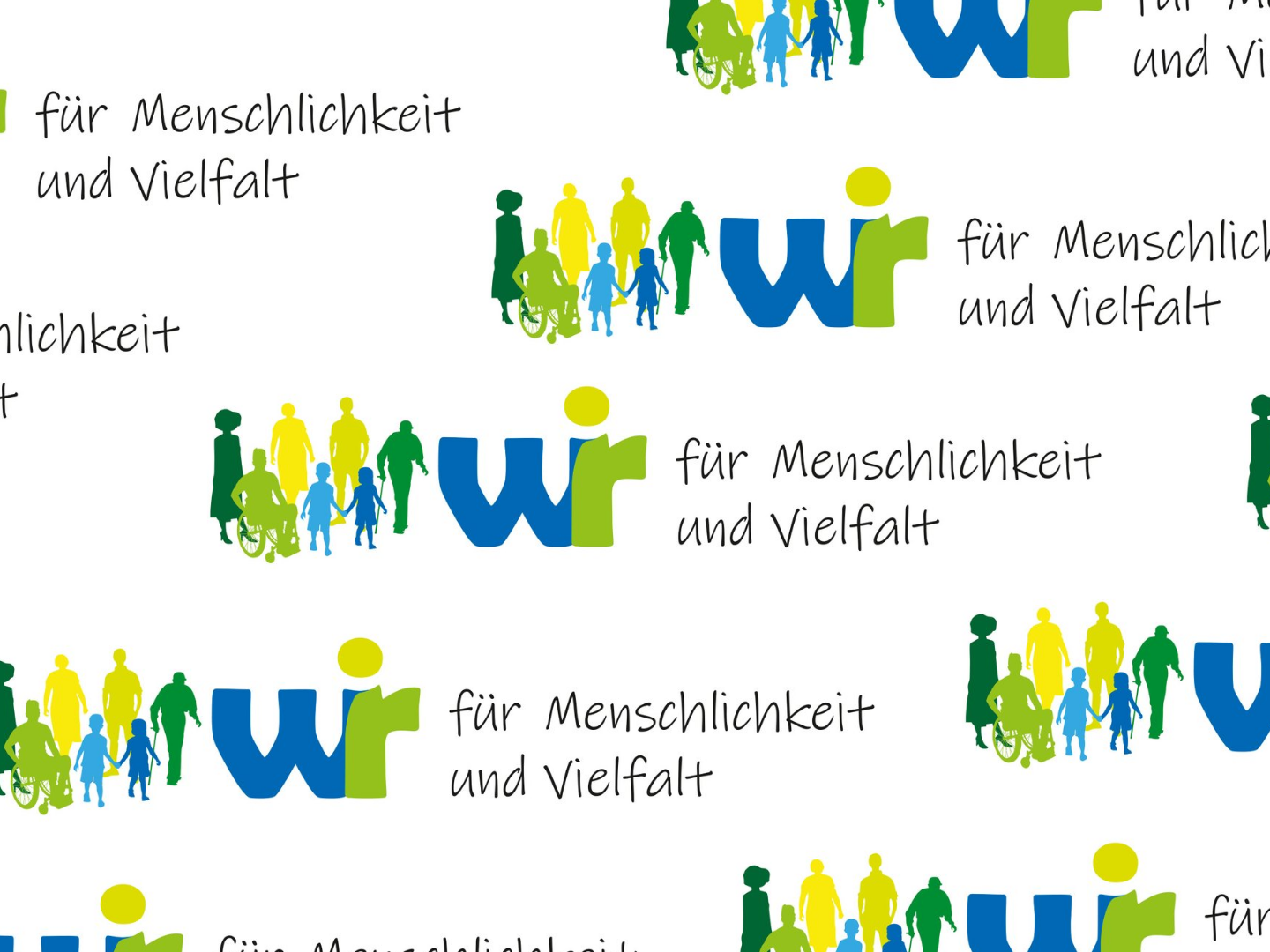 Vielfältige Menschen in bunten Farben plus Logo: Wir für Menschlichkeit und Vielfalt