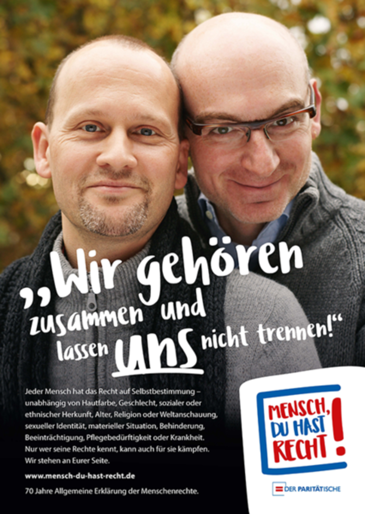 Plakat: Zwei glücklich schauenden Männer stehen dich beeinander und sind ein Paar, Zitat: "Wir gehören zusammen und lassen uns nicht trennen!", Logo: Mensch du hast Recht!