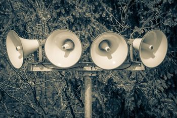 Vier Megaphone
