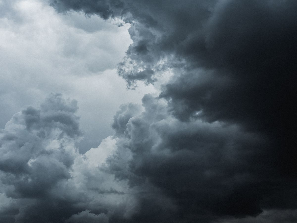 Dunkle Gewitterwolken