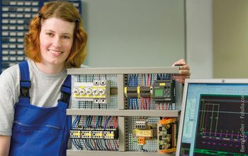 Foto: Junge Frau in der Ausbildung/Bernd Geller