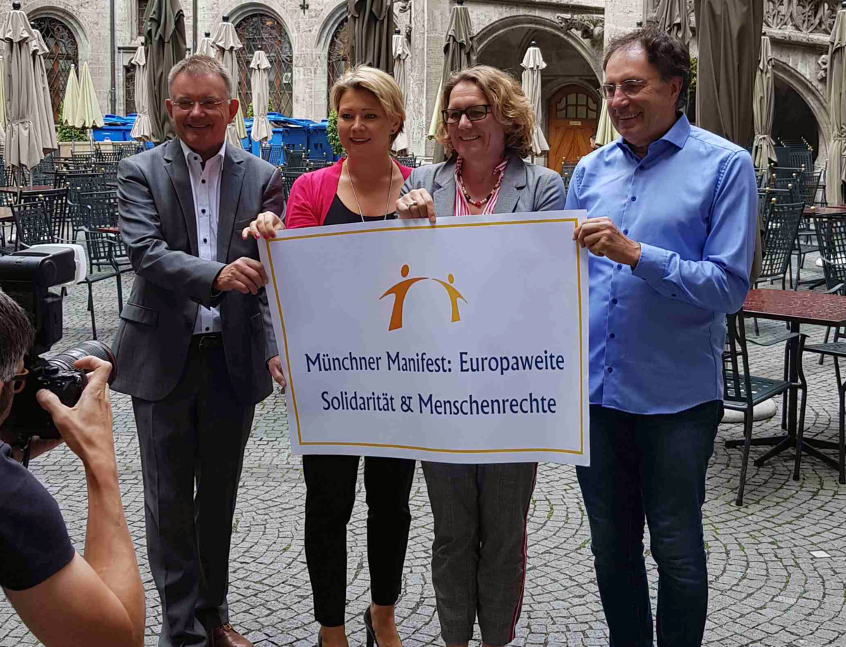Norbert J. Huber (Caritas), Andrea Betz (Innere Mission), Karin Majewski (Parität), Bernd Schreyer (Sozialpolitisches Forum)