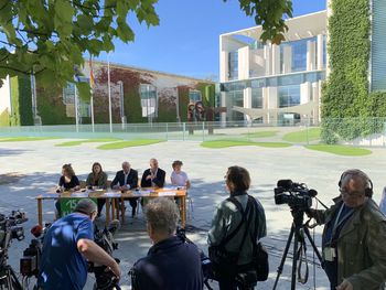 Pressepodium vor Kanzleramt