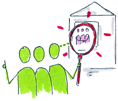 Ein Haus, vor dem drei grüne Personen stehen, die vorderste hält eine Lupe in der Hand, die auf das Haus gerichtet ist, in der Lupe sind drei kleine pinkfarbene Personen zu sehen.